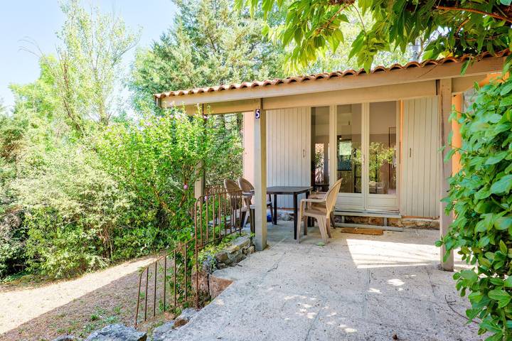 Chalet "Comfort Piscina Condivisa" con piscina, terrazza comuni e Wi-Fi in Les Vans, Cevenne