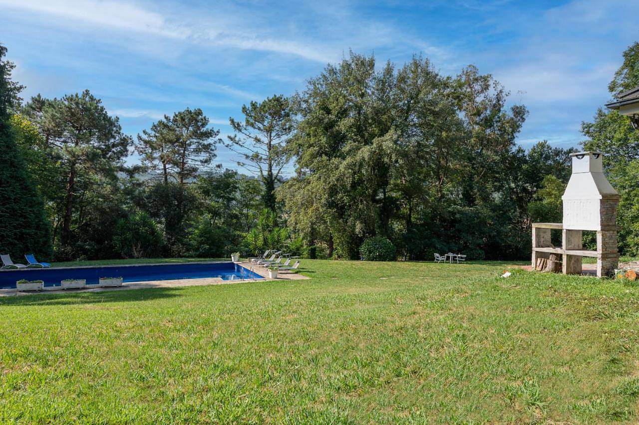 Villa with Private Pool in Urdúliz, Vizcaya