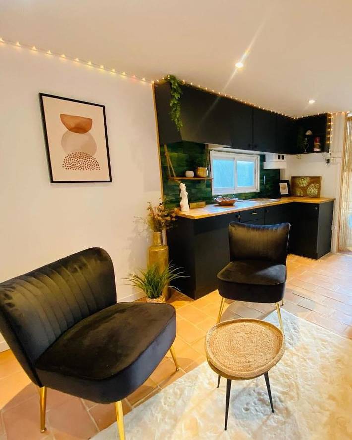 Mobil home pour 2 personnes, avec vue ainsi que jardin et terrasse à Jouques - 3