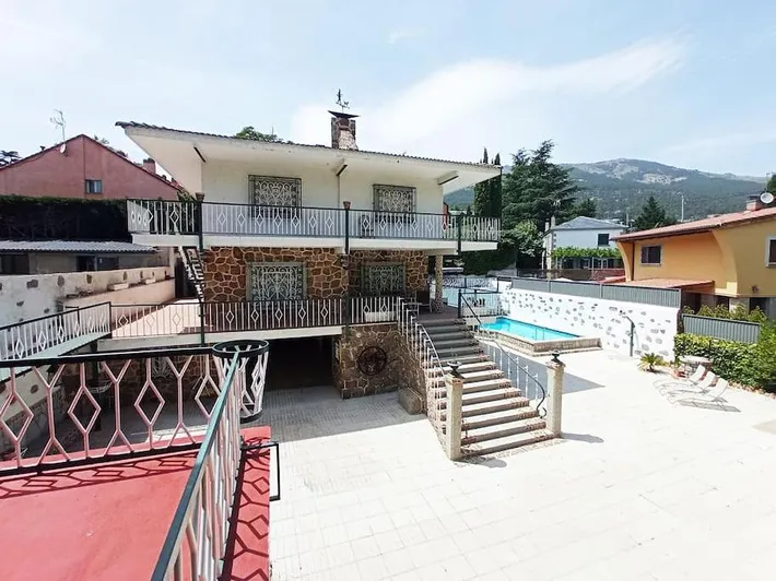 Casa de vacaciones para 6 personas, con vistas además de jardín y piscina - 1