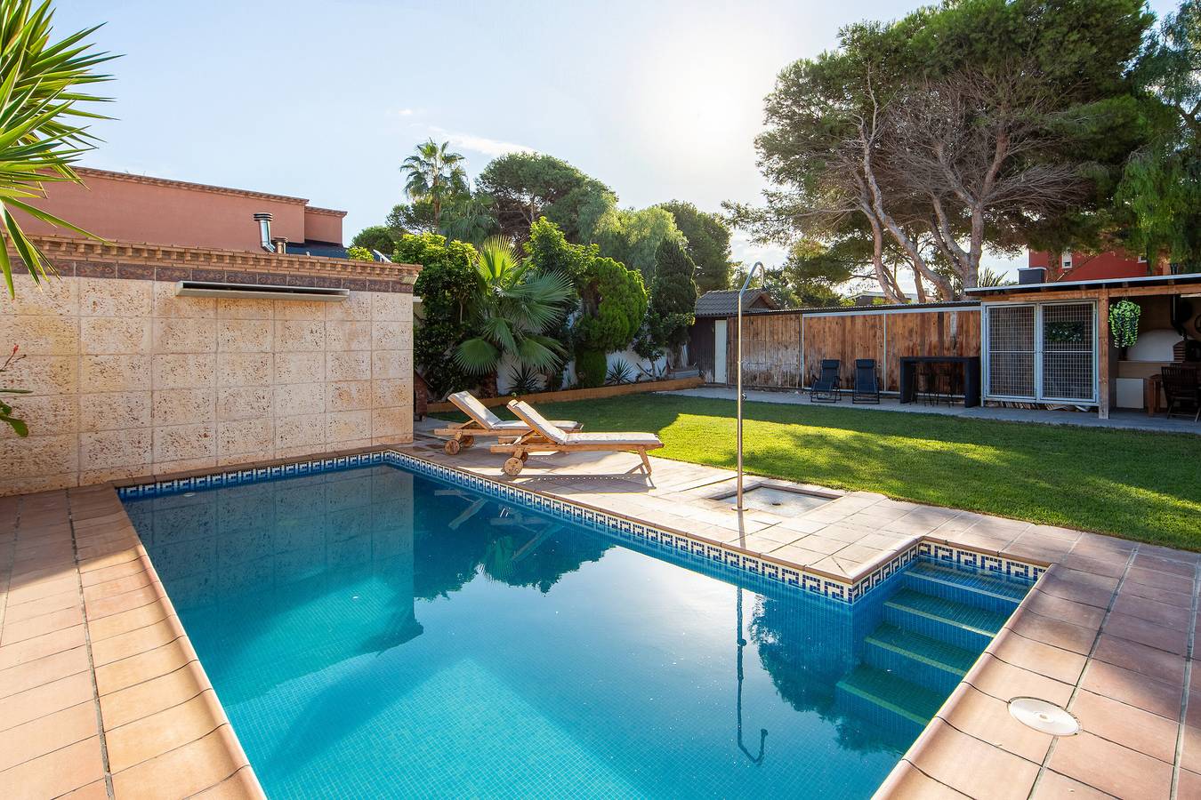Ganze Wohnung, 'Apartamento Invitados Con Piscina' mit privatem Pool, Wlan und Klimaanlage in Urbanización Roquetas de Mar, Roquetas de Mar