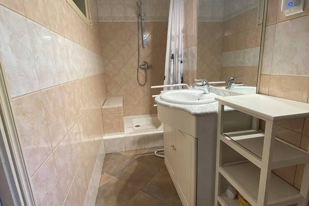 Appartement entier, Studio au calme à Sartene in Sartène, Arrondissement de Sartène