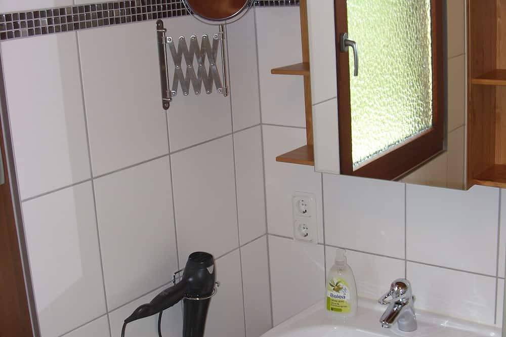 Holzhaus im Grünen - fernab vom Alltagstrubel liegt unser Ferienhaus-Am-Wäldchen in Weiskirchen, Saar-Nahe-Bergland