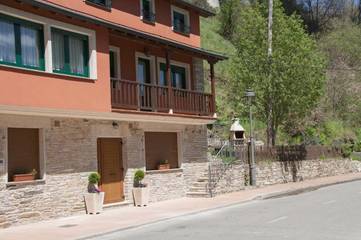Gîte pour 3 personnes, avec vue et jardin à Vega de Valcarce