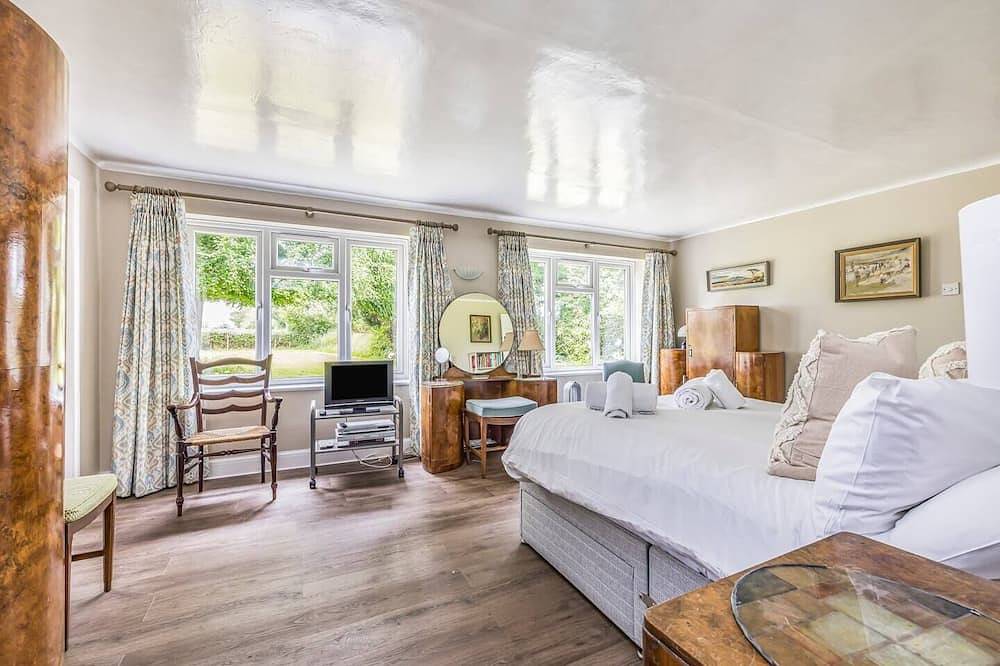 Charming Cottage With Amazing Views - Pass the Keys in Lavant, South-Downs