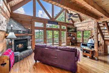 Log Cabin for 4 Guests in Sevier County, Picture 2