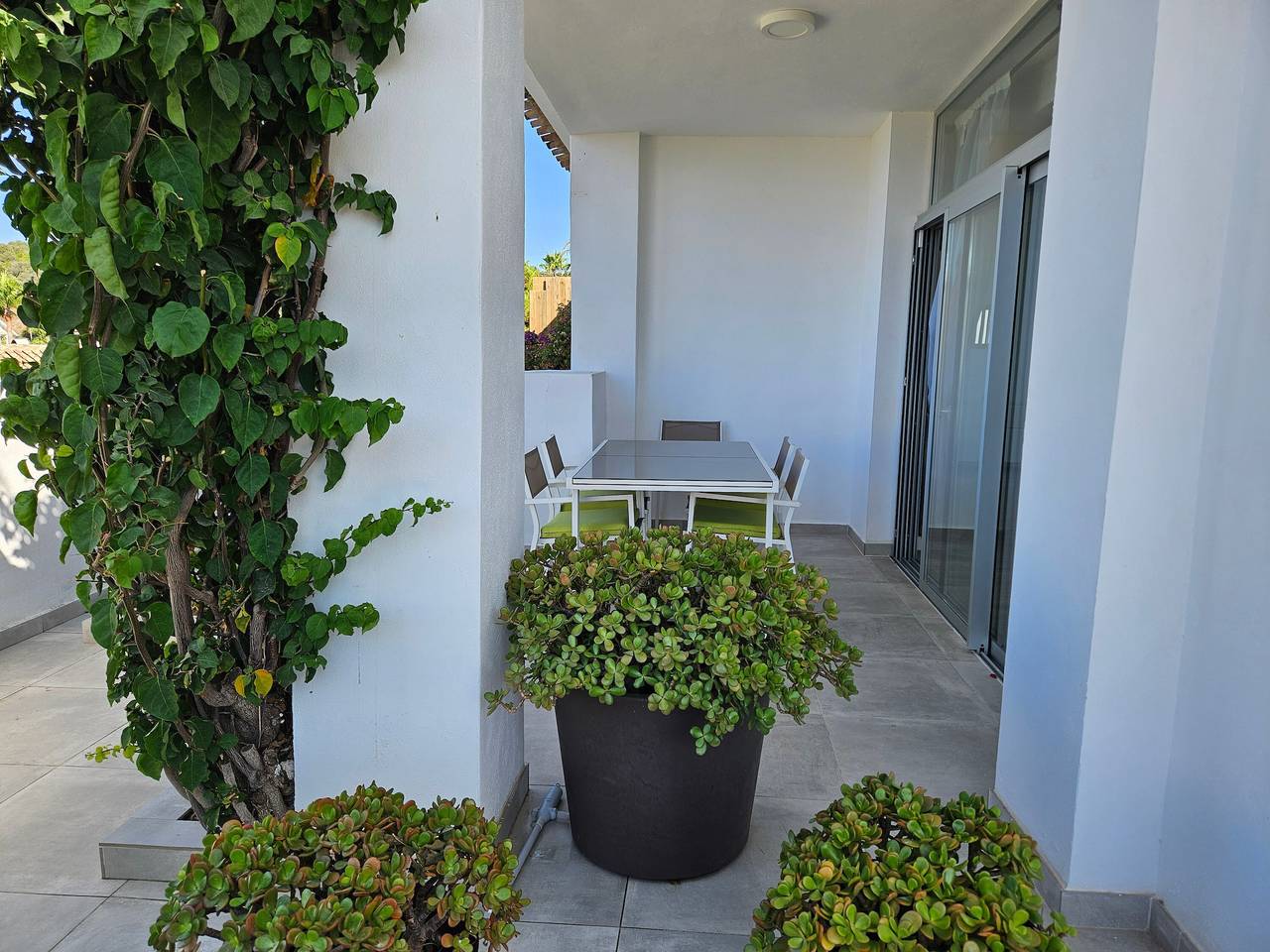 Three-Bedroom House in Calahonda, Mijas in Urbanizacion Calahonda, Mijas