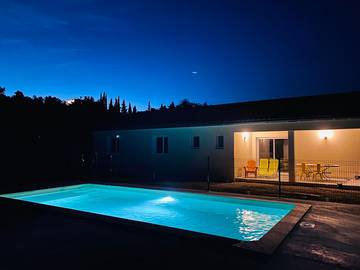 Gîte pour 9 personnes, avec piscine ainsi que jardin et terrasse à Lagorce