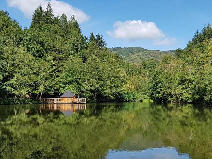 Location de vacances pour 2 personnes, avec terrasse et vue sur le lac à Saint-Cyprien-sur-Dourdou - 2