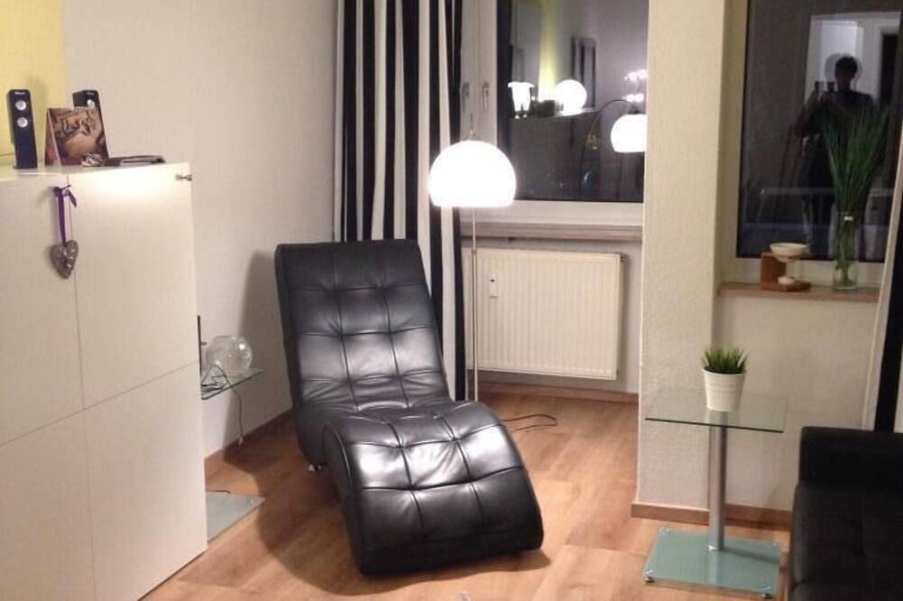 Ganze Wohnung, Feines Apartment mit allem Komfort - 1,7 km zu City, 300 m Bus, Saarufer in Saarbrücken, Saargau