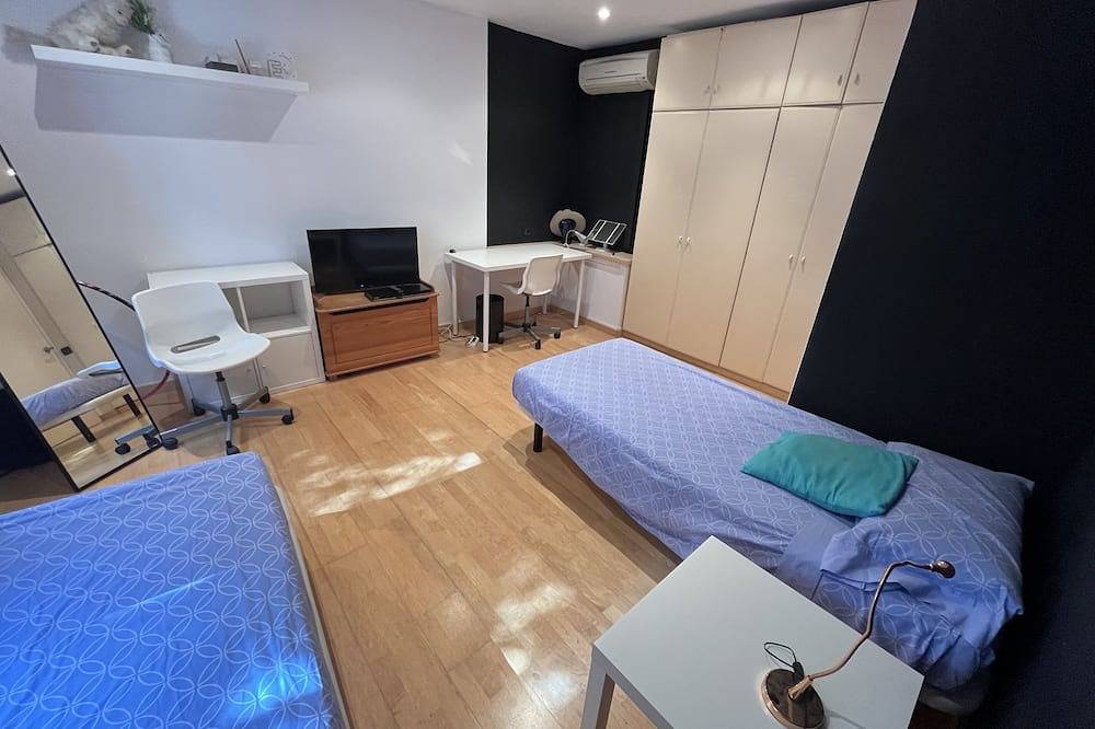 Entire apartment, Castelldefels Duplex 8 Pax Beach tennis pool in Gavà, Baix Llobregat