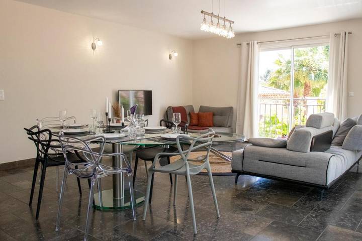 Location de vacances pour 6 personnes, avec jacuzzi et piscine ainsi que bassin pour enfant et jardin à La Farlède - 2