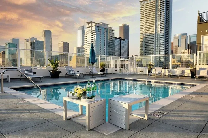 Vacation apartment for 4 people, with hot tub and yard as well as pool and balcony - 1