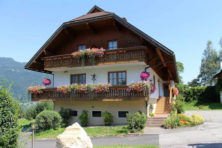 BnB für 2 Personen, mit Terrasse und Garten sowie Ausblick in Ossiach