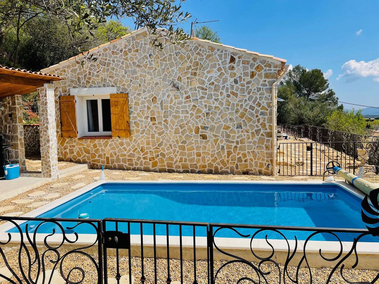 Villa "Les Alloes" in Le Luc, Draguignan Region