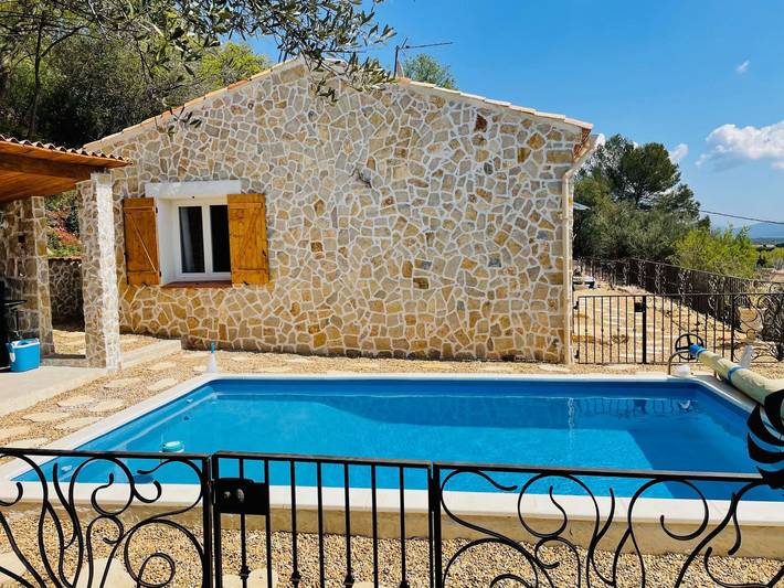 Location de vacances pour 5 personnes, avec jardin ainsi que terrasse et piscine à Le Luc - 4