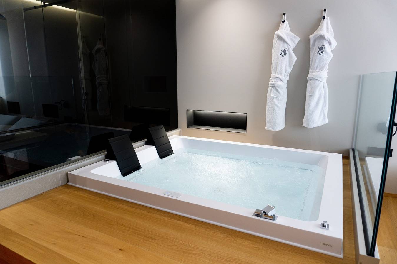 Bed and Breakfast 'Zoe Luxury Suites - Premiere 01' with Sea View, Wi-Fi and Air Conditioning in Catania, Catania Province