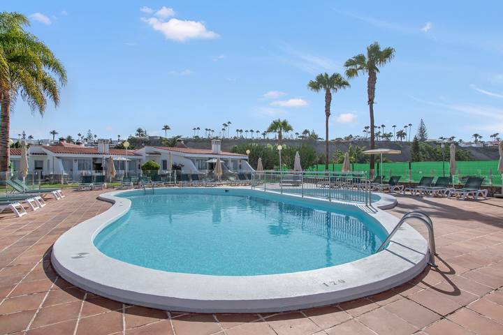 'Verde' with Shared Pool, Wi-Fi and Air Conditioning in Campo Internacional, San Bartolomé de Tirajana