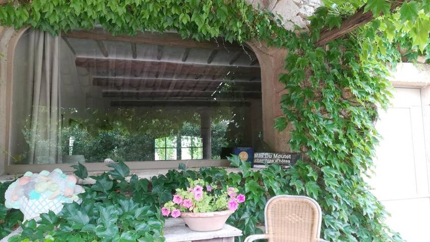 Chambre d’hôte pour 2 personnes, avec Terrasse et Jardin ainsi que Piscine et Vue