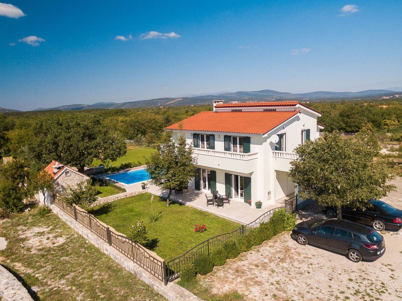 Ferienvilla mit Kamin am Waldrand in Šestanovac, Makarska Riviera