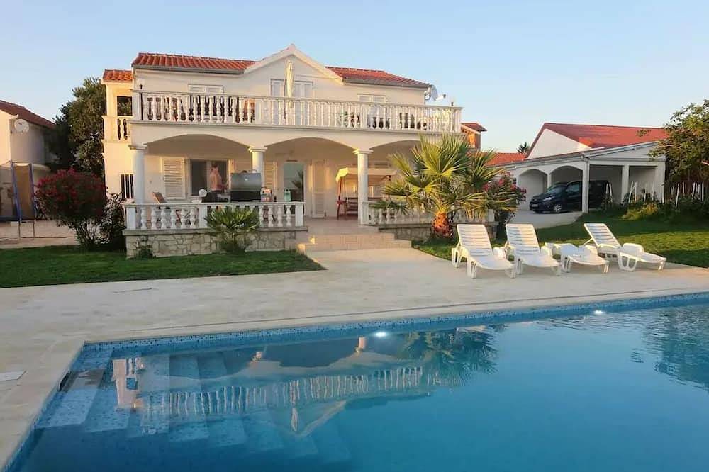 Ganze Wohnung, Villa Irmica - Impressive Pool, Spacious Apartment (86 m²) - First Floor in Općina Polača, Zadar