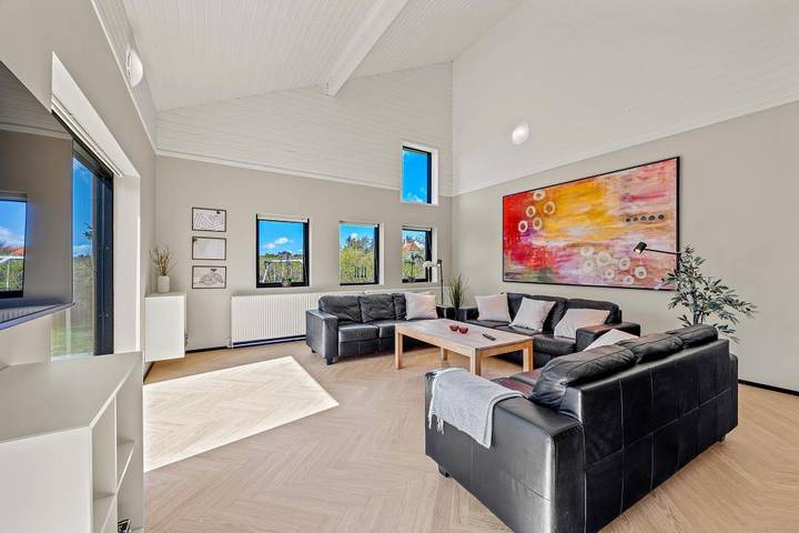 5-star activity holiday home with outdoor wellness facilities – sleeps 14 in Blavand, Región de Varde