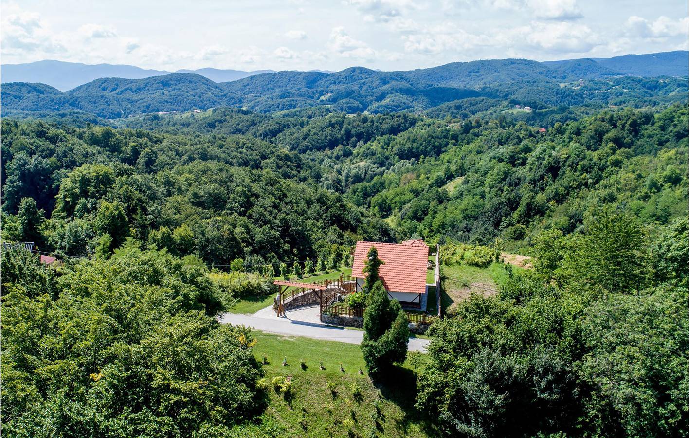 Charmante Ferienwohnung mit WLAN, Klimaanlage, Parkplatz, Terrasse und Grill in Varazdin