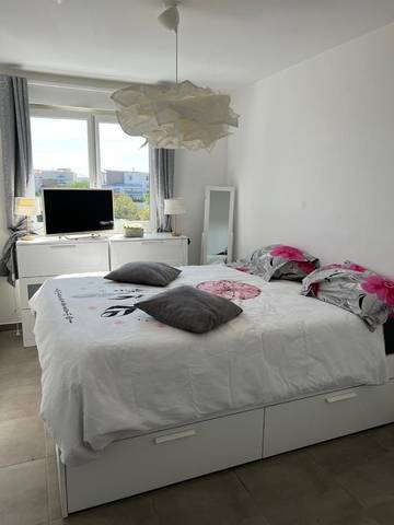 Cottage pour 2 personnes, avec terrasse à Décines-Charpieu
