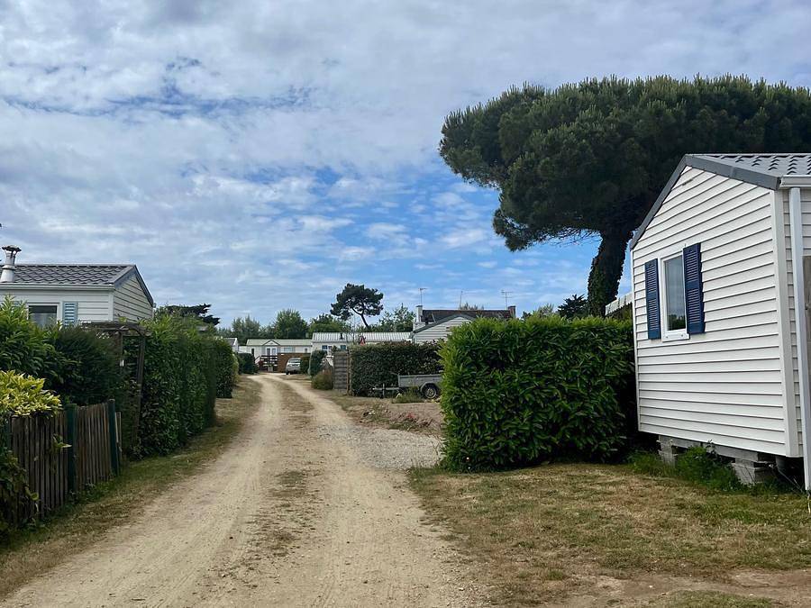 Camping Le Bois d'Amour - Mobilhome 4 personas - Casa móvil de 2 dormitorios (pasillo central) in Île-Tudy, Region de Quimper