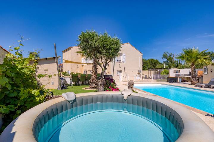 Gîte pour 3 personnes, avec jardin et jacuzzi, adapté aux familles dans l' Hérault - 2