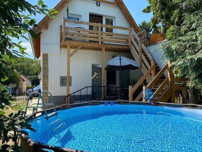 Glamping voor 6 personen, with tuin and zwembad as well as terras, met huisdier in Hongarije