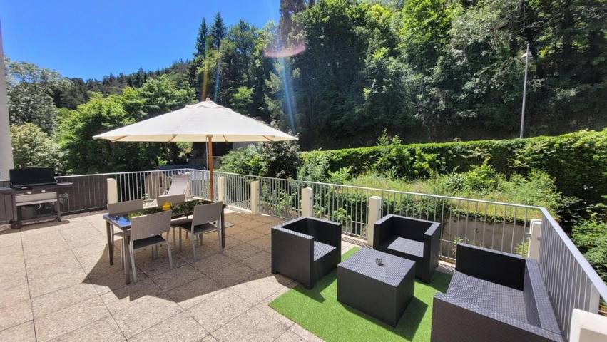 Appartement de vacances pour 4 personnes, avec Jacuzzi et Terrasse ainsi que Jardin et Vue