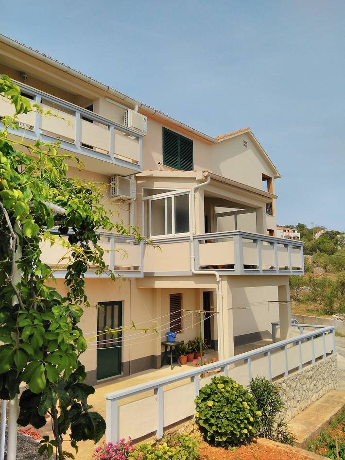 Ganze Wohnung, 2-Zimmer-Ferienwohnung mit Terrasse und Meerblick Sali (Dugi otok) A-444-c in Sali, Dugi Otok
