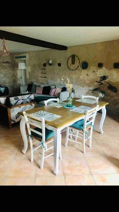 Two-Bedroom House in Chaniers, Région de Saintes