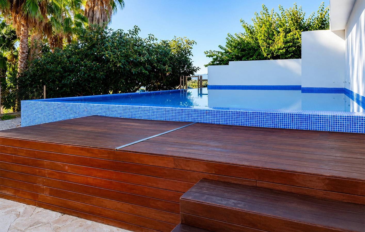 Seaside Retreat: Modern Apartment with Pool & Amenities in Alcanar in Alcanar, Costa Dorada
