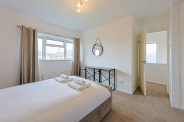 Holiday Rental for 5 People in Slough, Berkshire, Photo 4