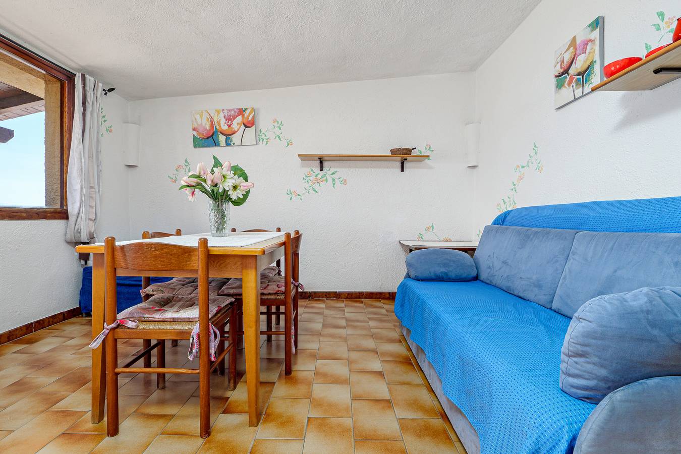 Ganze Wohnung, Appartement 'Gelsomino Vista Mare' mit Meerblick, Gemeinschaftspool und Klimaanlage in Villaggio Marineledda, Costa Smeralda