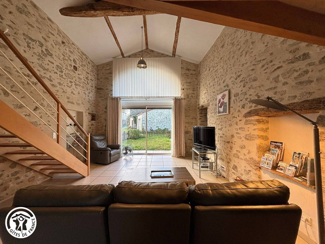 Gîte rénové mitoyen Pmr, 3 chambres, terrasse, proche nature in La Gaubretière, Vallée de la Loire