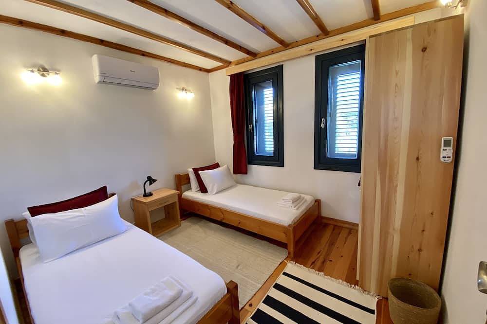 Lamin House with private pool in nature, Ephesus Holiday Rentals in Ephesos