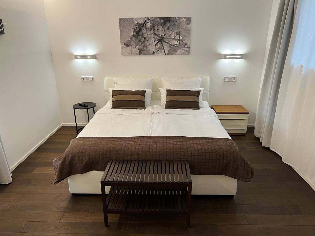 Weingut-Aparthotel Olinger in Mehring, Moseleifel
