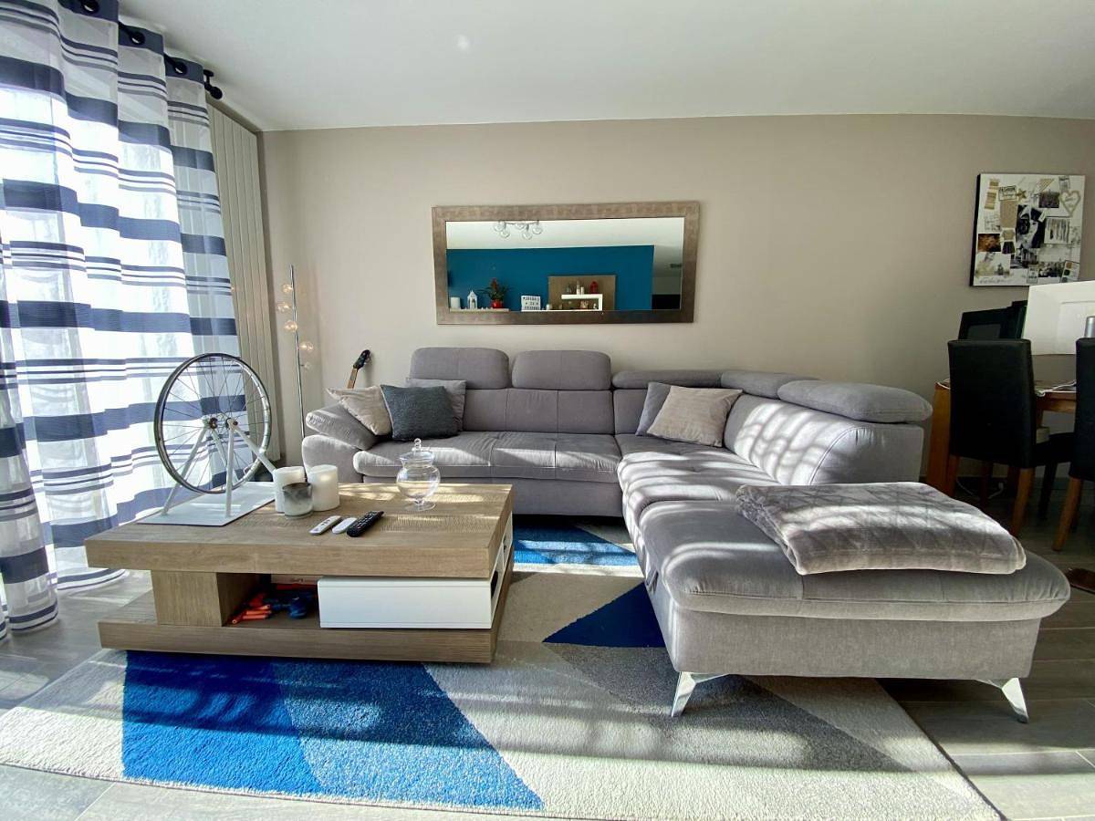 Maison chic avec Jacuzzi & Jardin Paisible in Chauray, Région de Niort