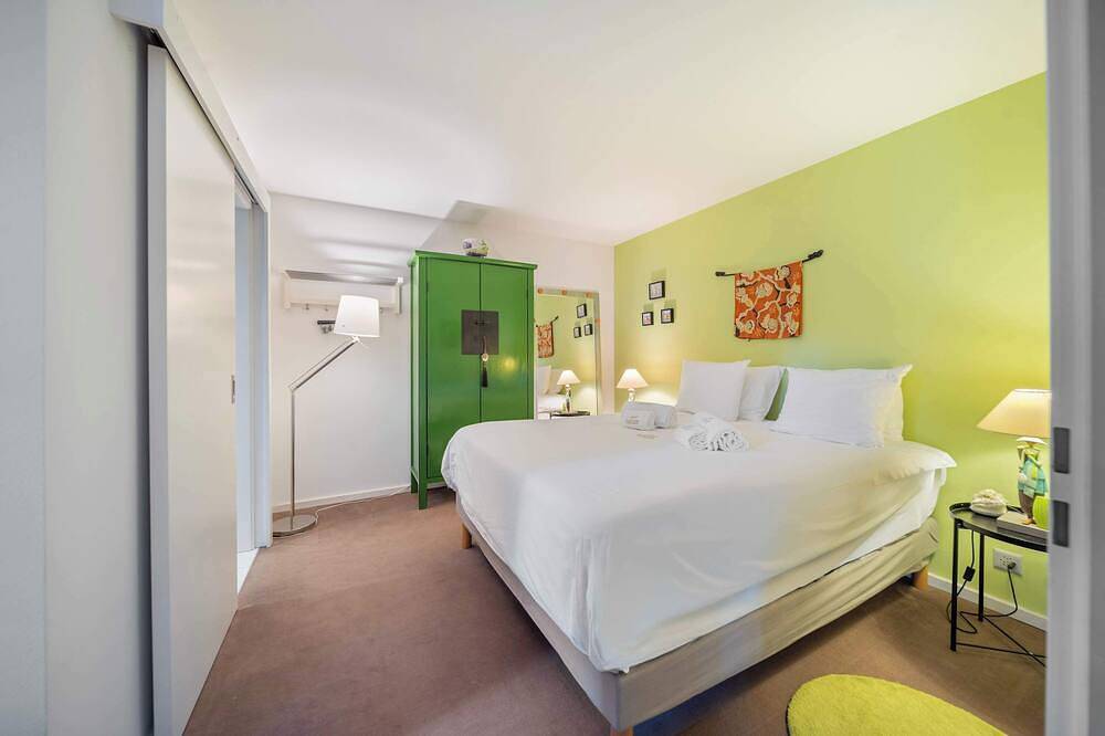 Exclusive Geneva Region Retreat with Pool in Arzier, Massif du Jura