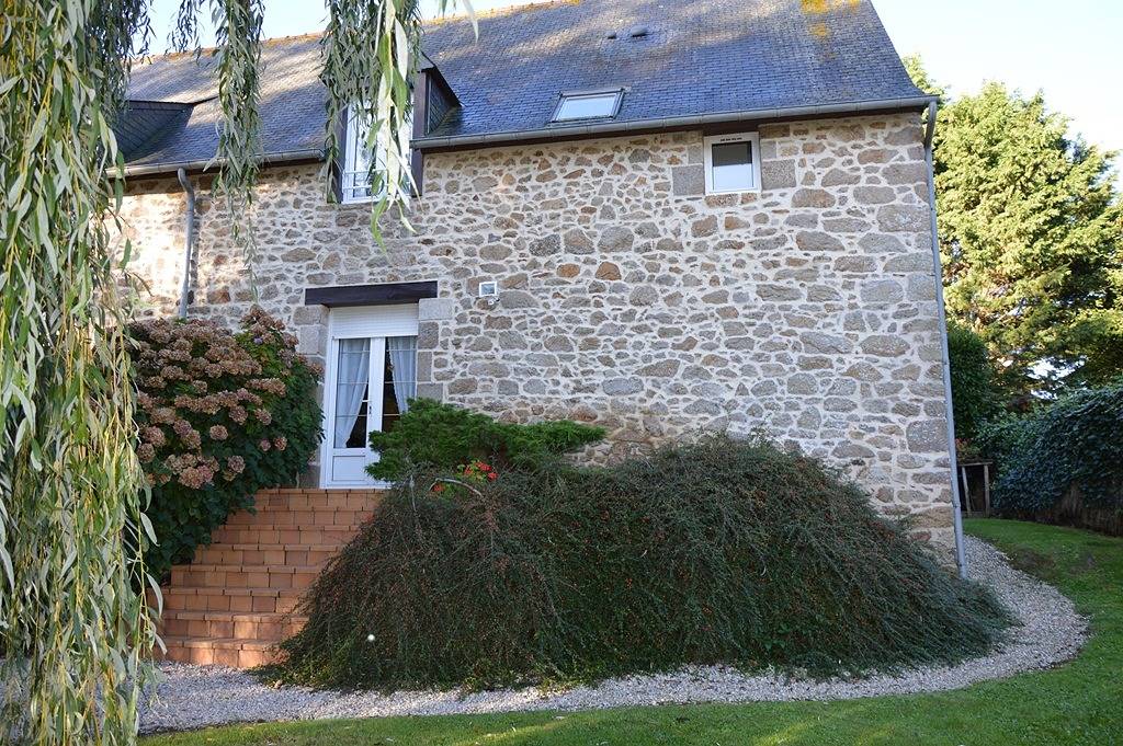 Gîte spacieux avec parking, WiFi et jardin in Saint-Méloir-des-Ondes, Région de Saint-Malo