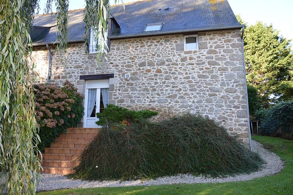 Gîte spacieux avec parking, WiFi et jardin in Saint-Méloir-Des-Ondes, Région De Saint-Malo