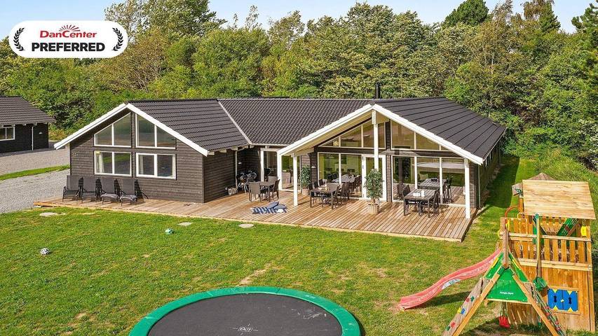 Ferienhaus für 16 Personen, mit Pool und Whirlpool sowie Terrasse und Sauna an der Kattegat Küste