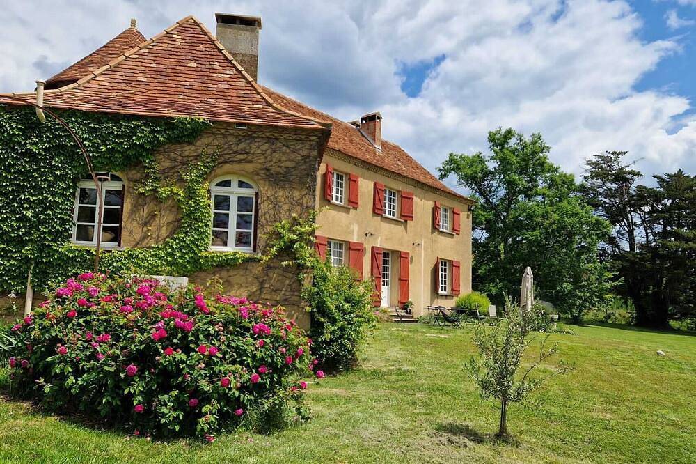 A 10 km de Bergerac, maison de campagne avec piscine et tennis privés in Les Lèches, Périgord Pourpre
