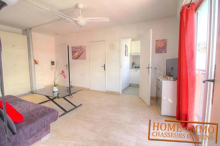 Gîte pour 4 personnes, avec terrasse dans Office De Tourisme De Golf Juan - 3