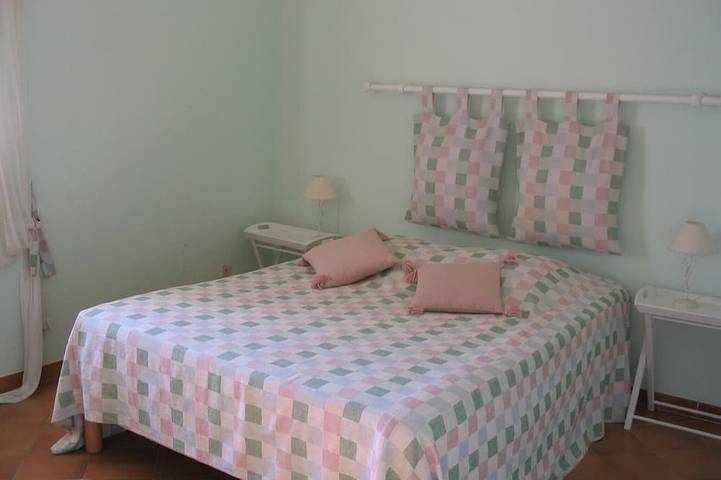 Location de vacances pour 13 personnes, avec jardin et jacuzzi, animaux acceptés à Taillades - 2