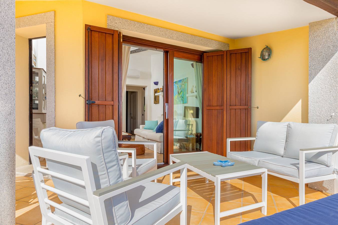 Apartamento inteiro, Villa Terrazza sobre Tavolara com vista mar, Wi-Fi, jardim e terraço in Pittulongu, Costa Esmeralda