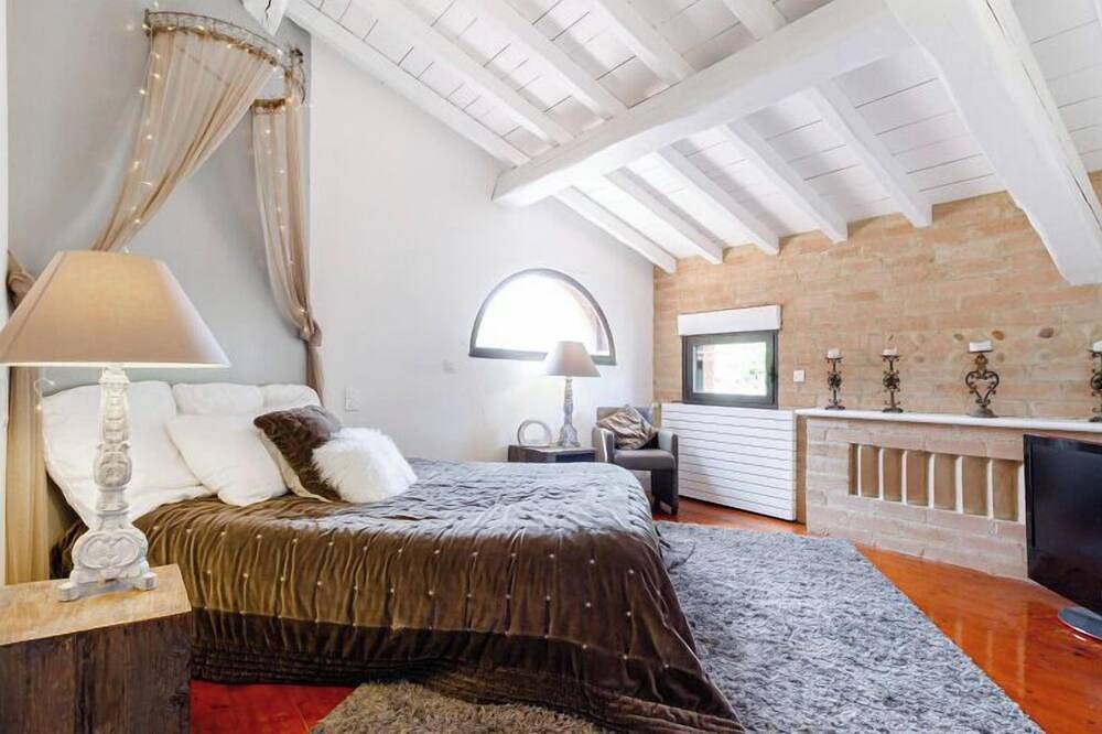 Villa Musha, à 6 km de Toulouse-est, 220m2, 5 chambres, calme écrin de verdure in Pin-Balma, Toulouse et ses environs